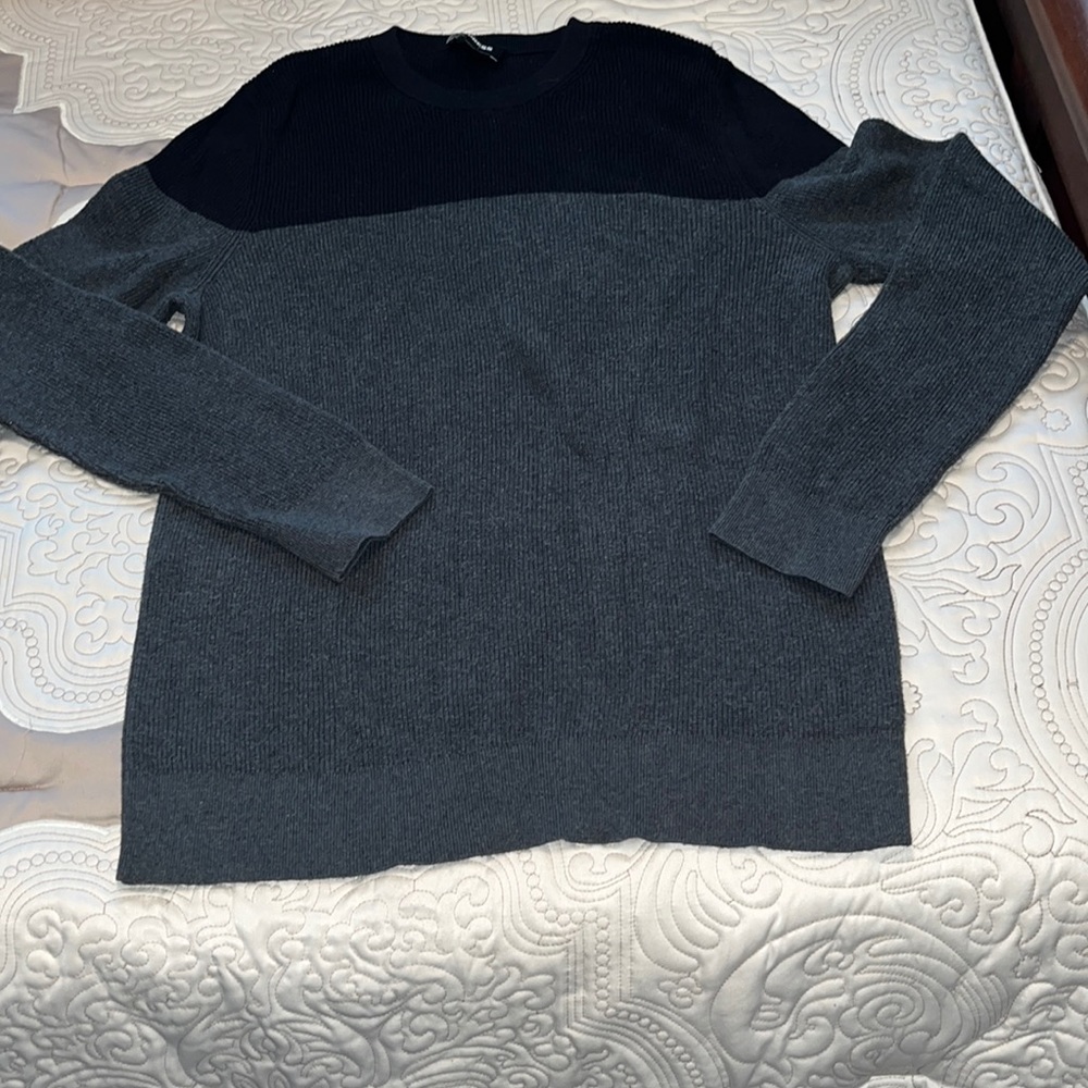 Men’s Express black and grey pullover crewneck sweater size L large